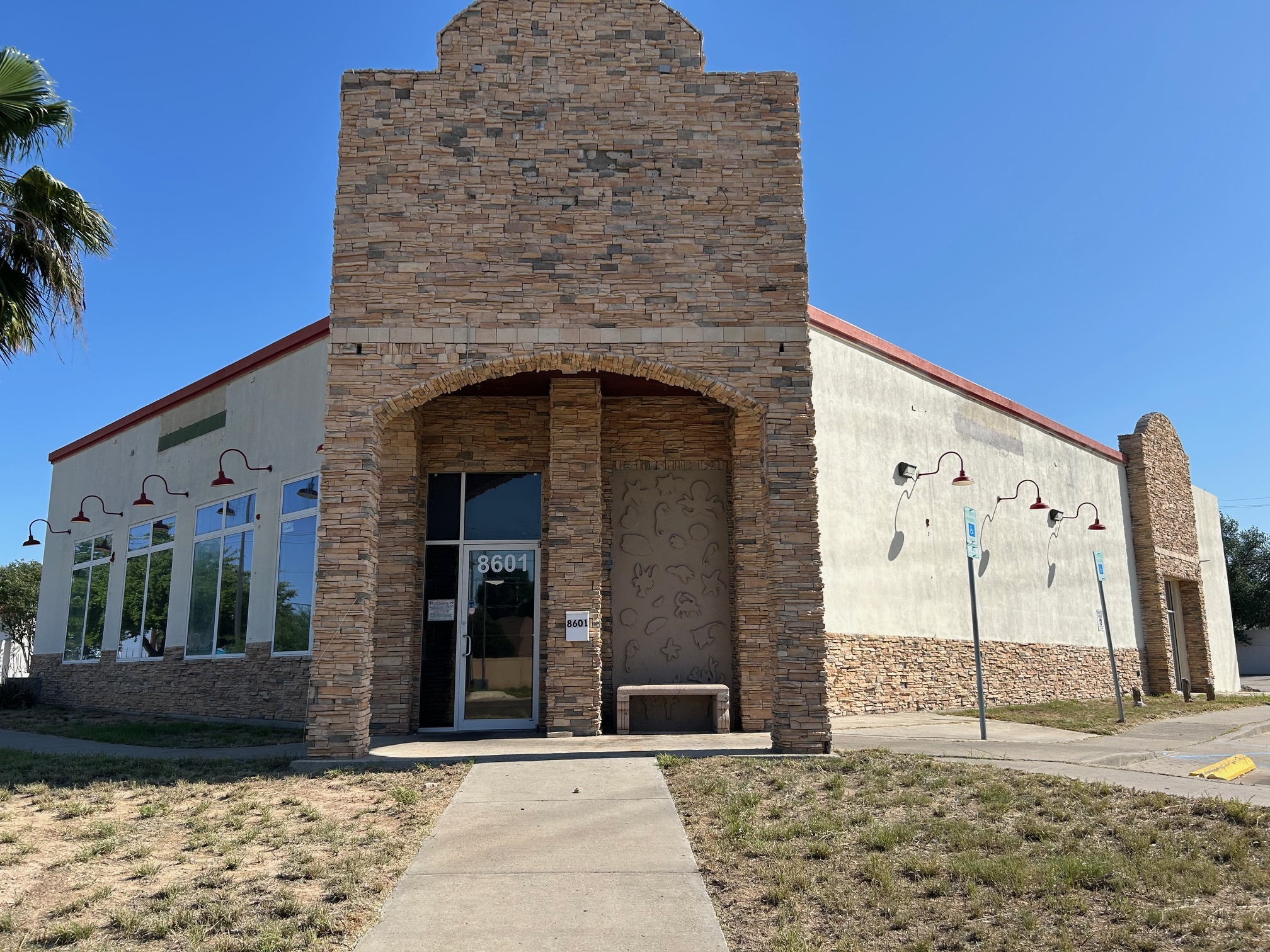 8601 McPherson Rd, Laredo, TX à louer Photo de l’immeuble– Image 1 sur 7
