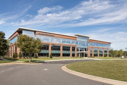 701 Corporate Center Dr, Raleigh, NC à louer - Photo de l’immeuble – Image 3 sur 40