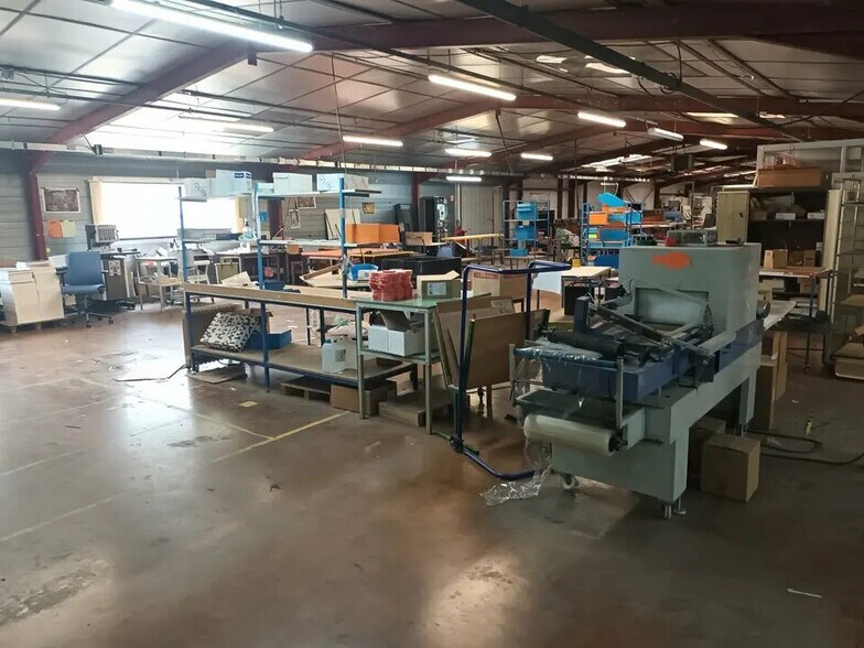 Local d’activités dans Grand Bourgtheroulde à louer - Photo intérieure – Image 3 sur 11