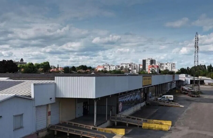 Industriel/Logistique dans Villefranche-sur-Saône à vendre - Photo de l’immeuble – Image 2 sur 5