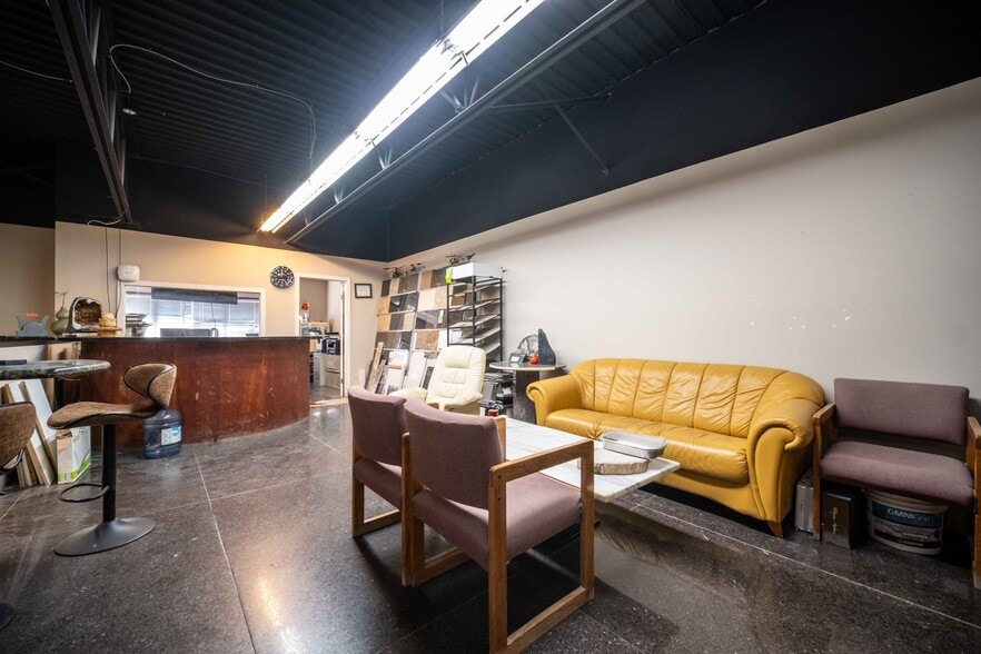 12671 Bathgate Way, Richmond, BC à louer - Photo de l’immeuble – Image 3 sur 8