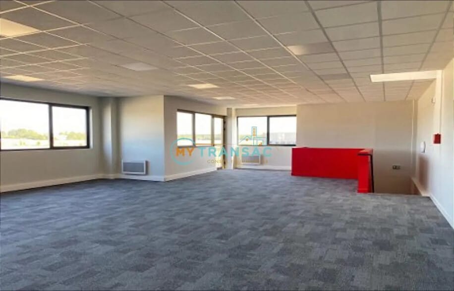 Local d'activités dans Montereau-sur-le-Jard à vendre - Photo intérieure – Image 2 sur 9