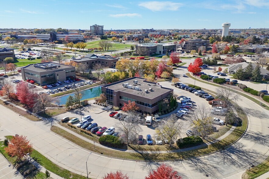 12119 Stratford Dr, Clive, IA à vendre - Photo de l’immeuble – Image 2 sur 7