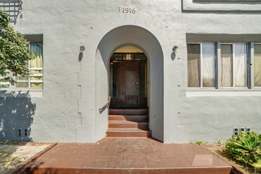 1916 Crenshaw Blvd, Los Angeles, CA à vendre - Photo de l’immeuble – Image 2 sur 24