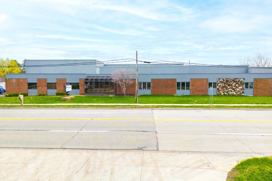 23600 Schoenherr Rd, Warren, MI à vendre - Photo de l’immeuble – Image 1 sur 20