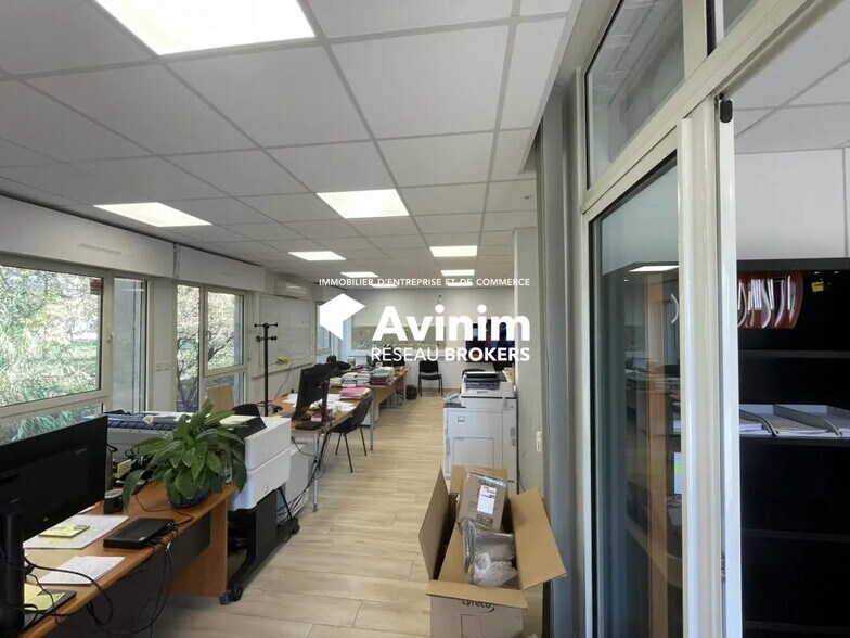 Bureau dans Vitrolles à louer - Photo de l’immeuble – Image 3 sur 3