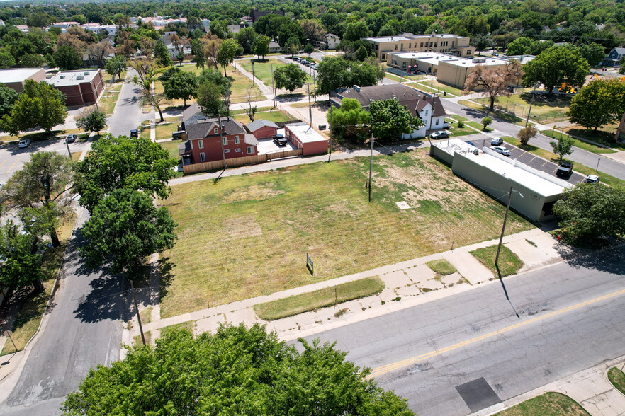 1301 W Douglas Ave, Wichita, KS à vendre - Photo de l’immeuble – Image 3 sur 19