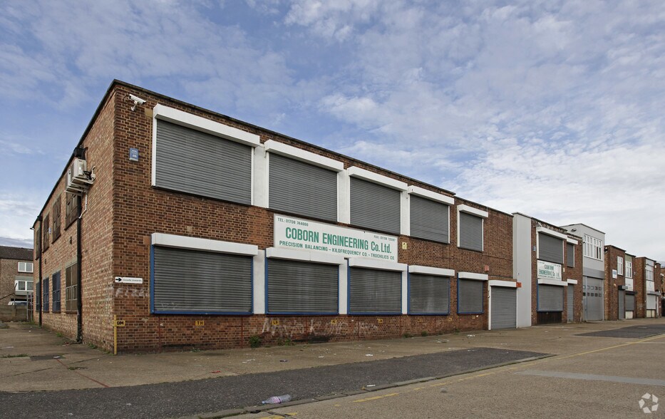 Units C, D & E, Chesham Close, Romford portefeuille de 2 biens à vendre sur LoopNet.fr - Photo principale – Image 3 sur 10
