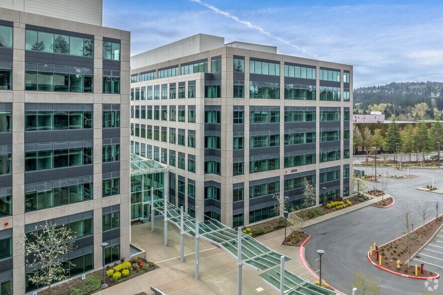 3009 160th Ave SE, Bellevue, WA à louer - Photo de l’immeuble – Image 2 sur 5