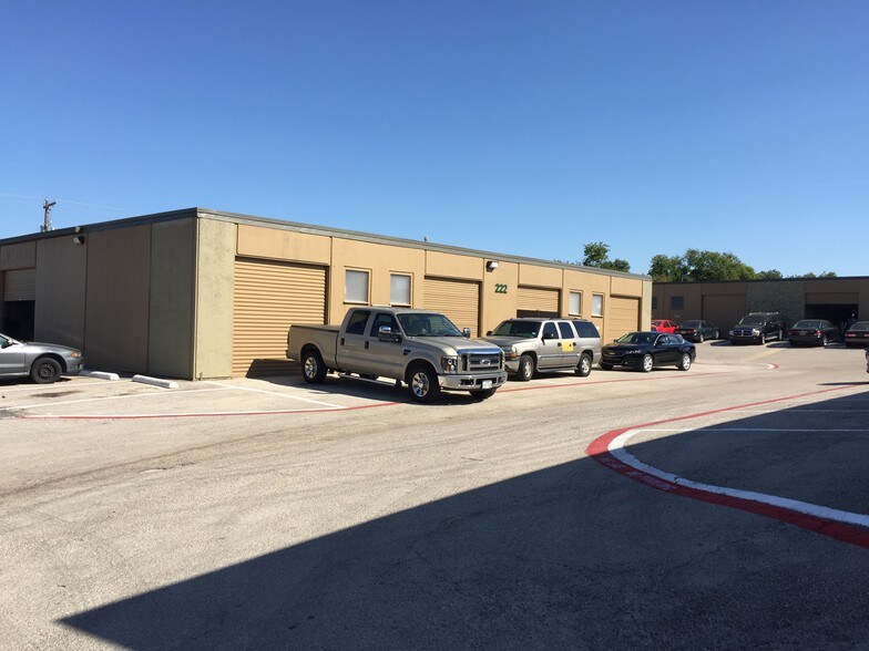 222 Church St, DeSoto, TX à louer - Photo de l’immeuble – Image 3 sur 15