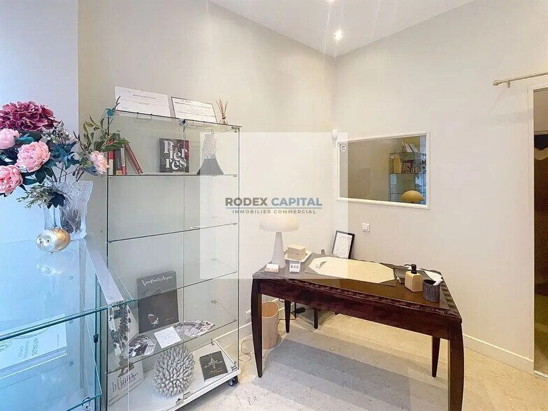 Local commercial dans Paris à louer - Photo de l’immeuble – Image 3 sur 5