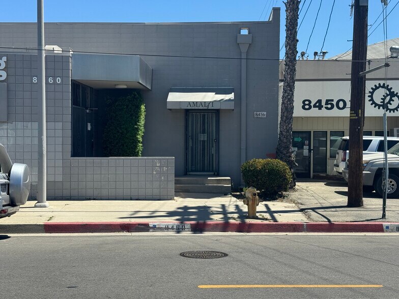8456 San Fernando Rd, Sun Valley, CA à louer - Photo de l’immeuble – Image 1 sur 11