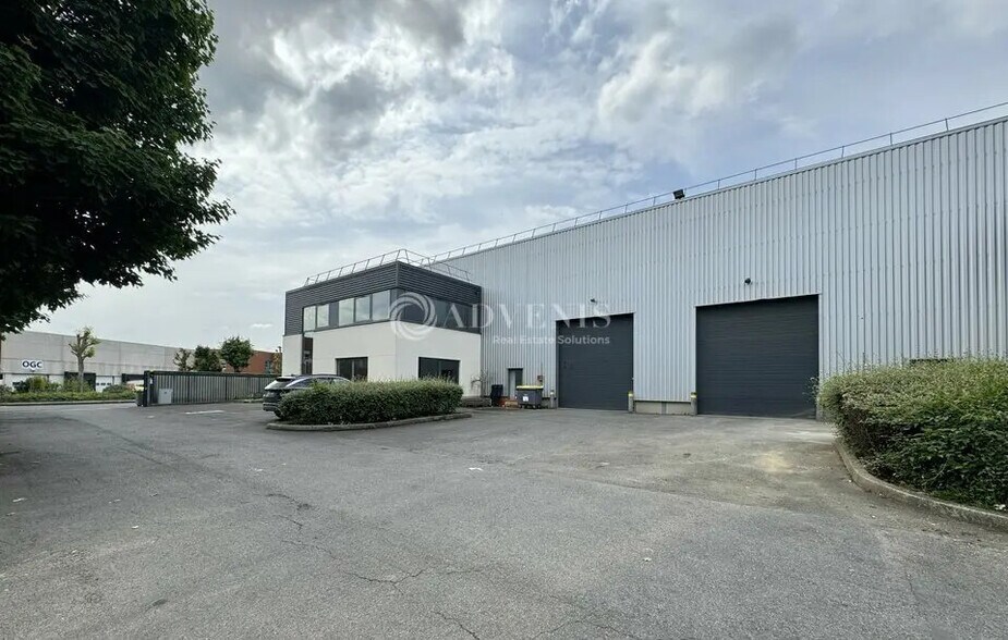 Local d’activités dans Goussainville à louer - Photo de l’immeuble – Image 3 sur 12