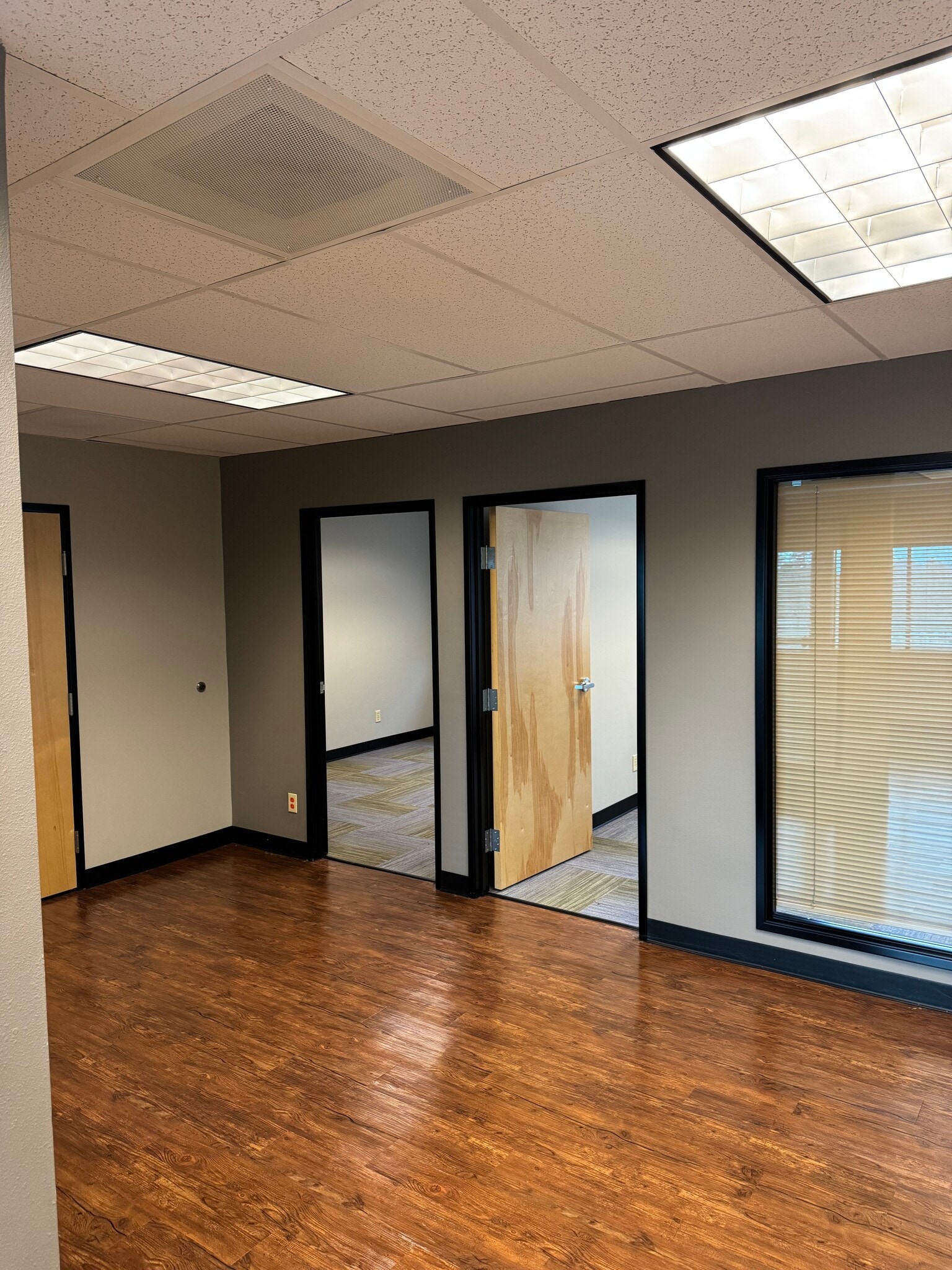 9221 SW Barbur Blvd, Portland, OR à louer Photo intérieure– Image 1 sur 6