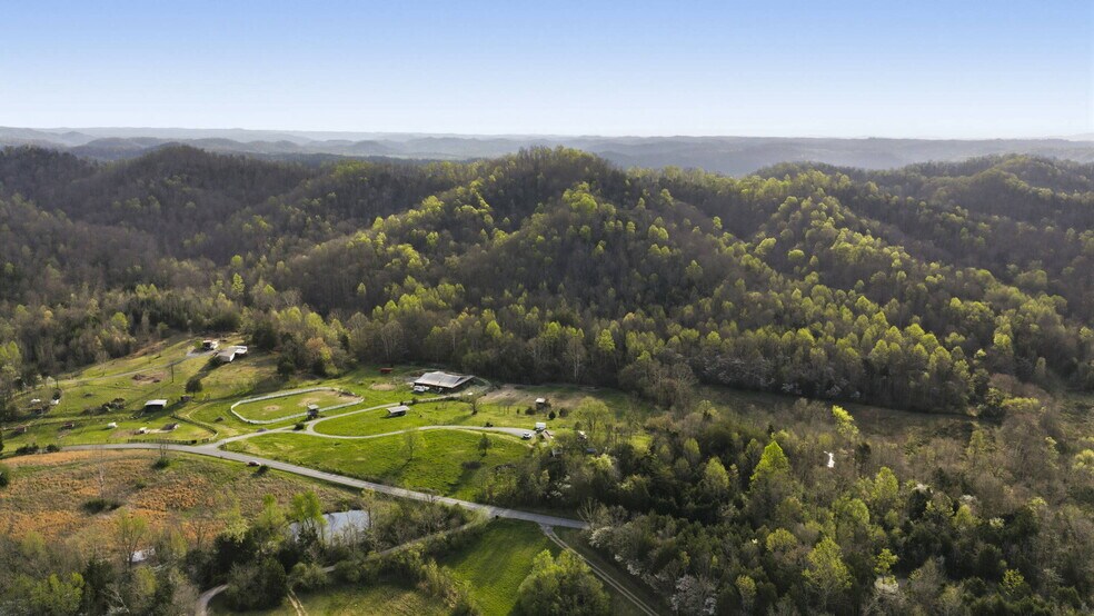 3898 Lawson Bottom Rd, Burkesville, KY à vendre - Photo de l’immeuble – Image 3 sur 8