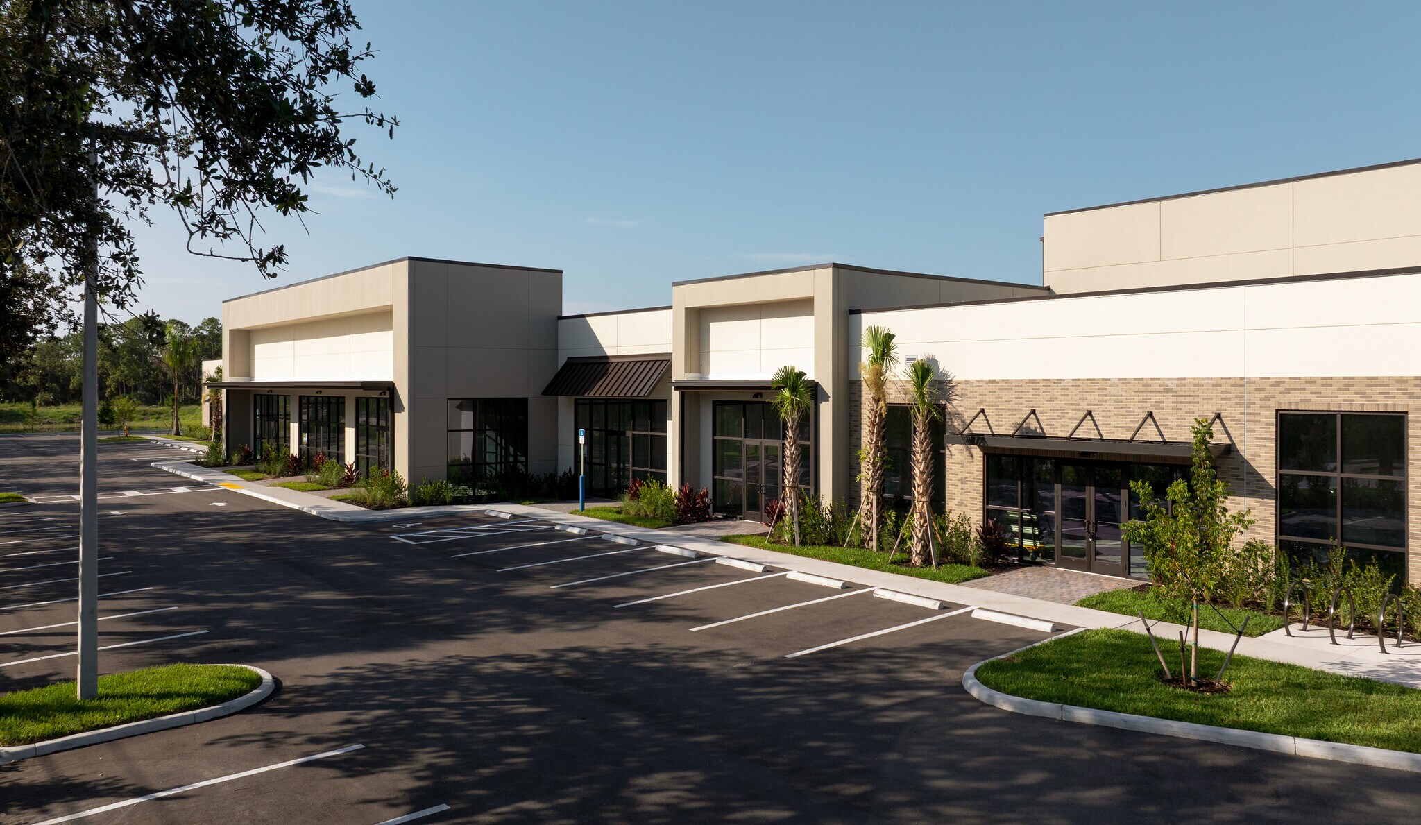 9606 Bernpine Ct, Bonita Springs, FL à louer Photo de l’immeuble– Image 1 sur 6