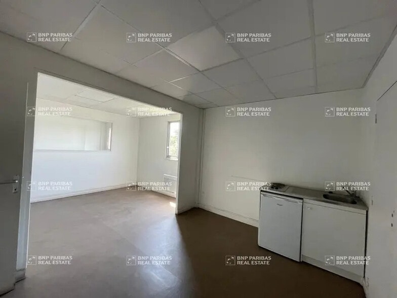 Local d'activités dans Ormes à vendre - Photo intérieure – Image 1 sur 12