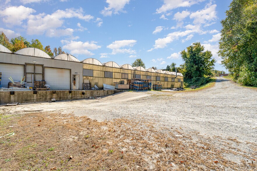 1308 Starr Dr, High Point, NC à louer - Photo de l’immeuble – Image 2 sur 21