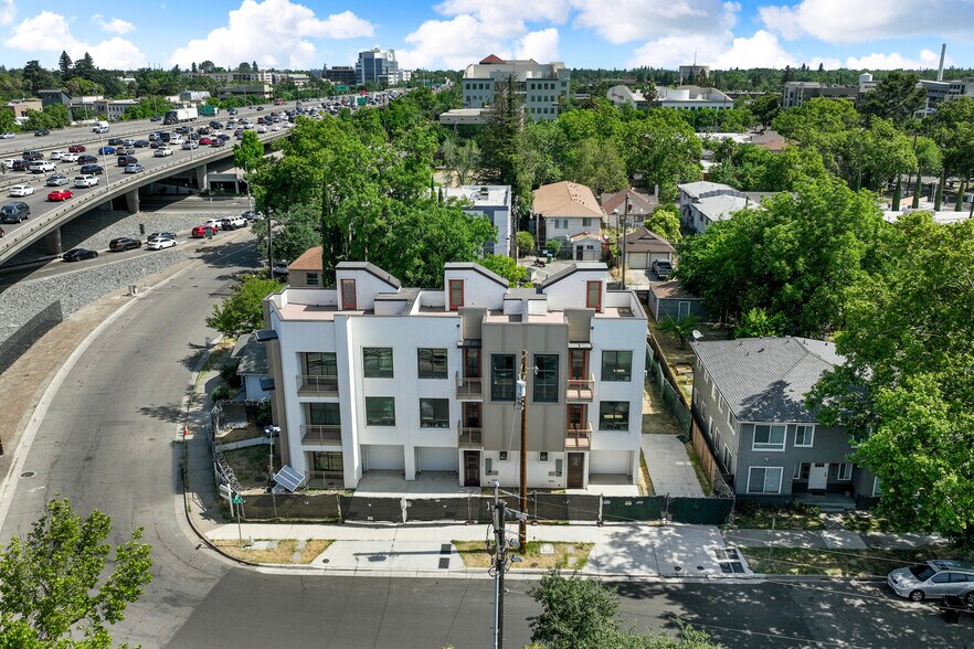 Sacramento Townhomes portefeuille de 2 biens à vendre sur LoopNet.fr - Photo de l’immeuble – Image 2 sur 112
