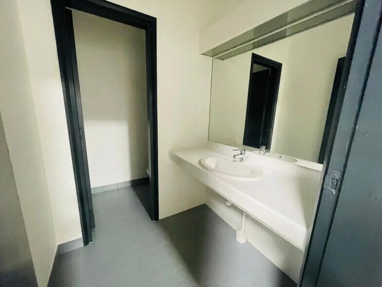 Industriel/Logistique dans Ivry-sur-Seine à louer - Photo de l’immeuble – Image 3 sur 6