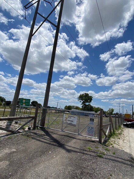 2600 S Orange Blossom Trl, Apopka, FL à vendre - Photo de l’immeuble – Image 3 sur 10