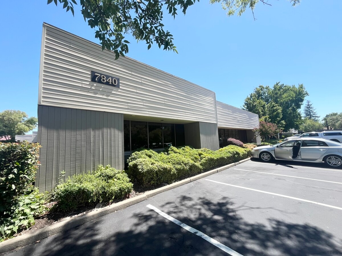 7840 Madison Ave, Fair Oaks, CA 95628 - Lot 148 - - Photo intérieure - Image 1 of 15