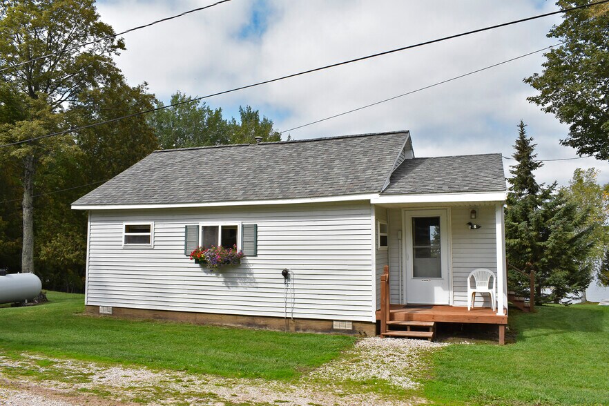 W18070 County Rd, Germfask, MI à vendre - Photo de l’immeuble – Image 2 sur 11