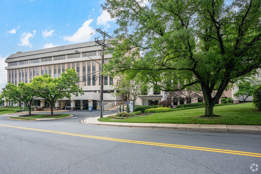 5410 Edson Ln, North Bethesda, MD à louer - Photo de l’immeuble – Image 3 sur 20