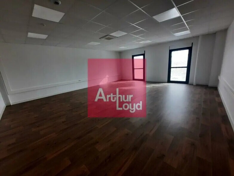 Local d’activités dans Clermont-Ferrand à louer - Photo intérieure – Image 3 sur 8