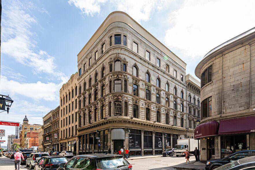 372-396 Rue Notre-Dame O, Montréal, QC à louer - Photo de l’immeuble – Image 2 sur 9