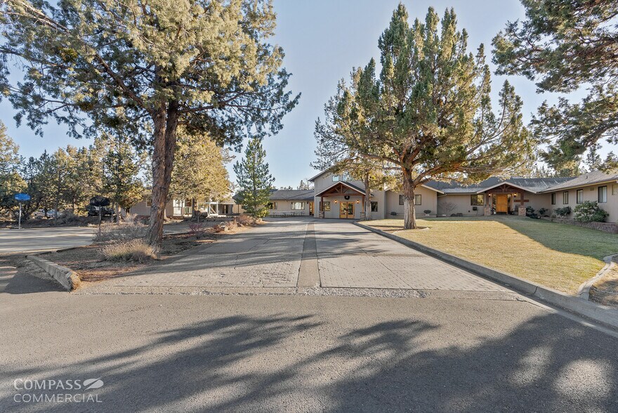 22025 NE Butler Market Rd, Bend, OR à vendre - Photo de l’immeuble – Image 3 sur 34