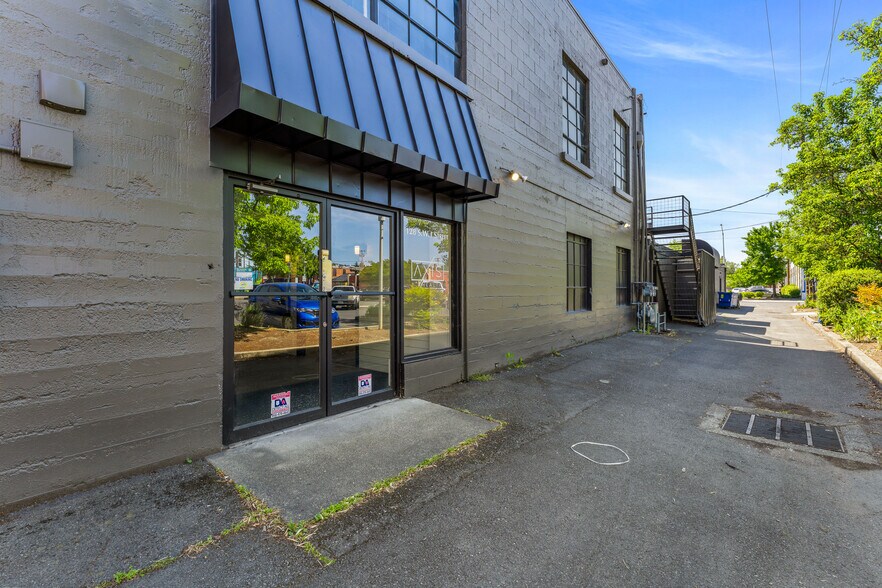 128 SW I St, Grants Pass, OR à louer - Photo de l’immeuble – Image 3 sur 4