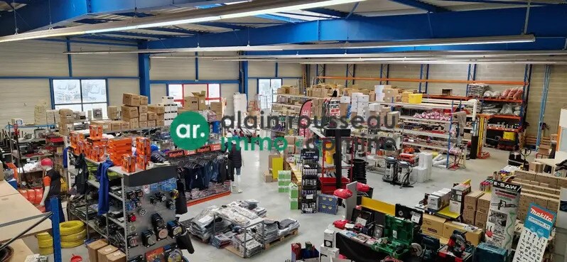 Local d’activités dans Cholet à louer - Photo de l’immeuble – Image 2 sur 6