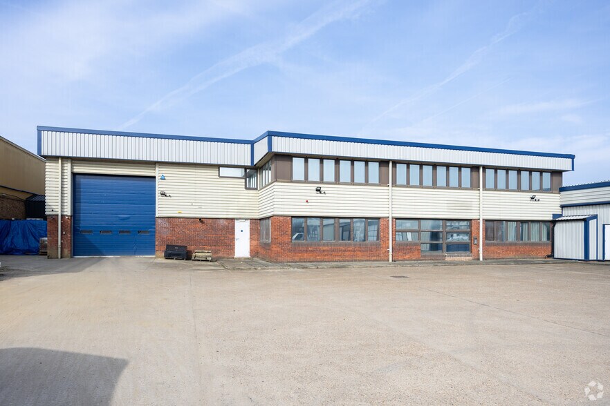 Fircroft Way, Edenbridge à louer - Photo de l’immeuble – Image 2 sur 2