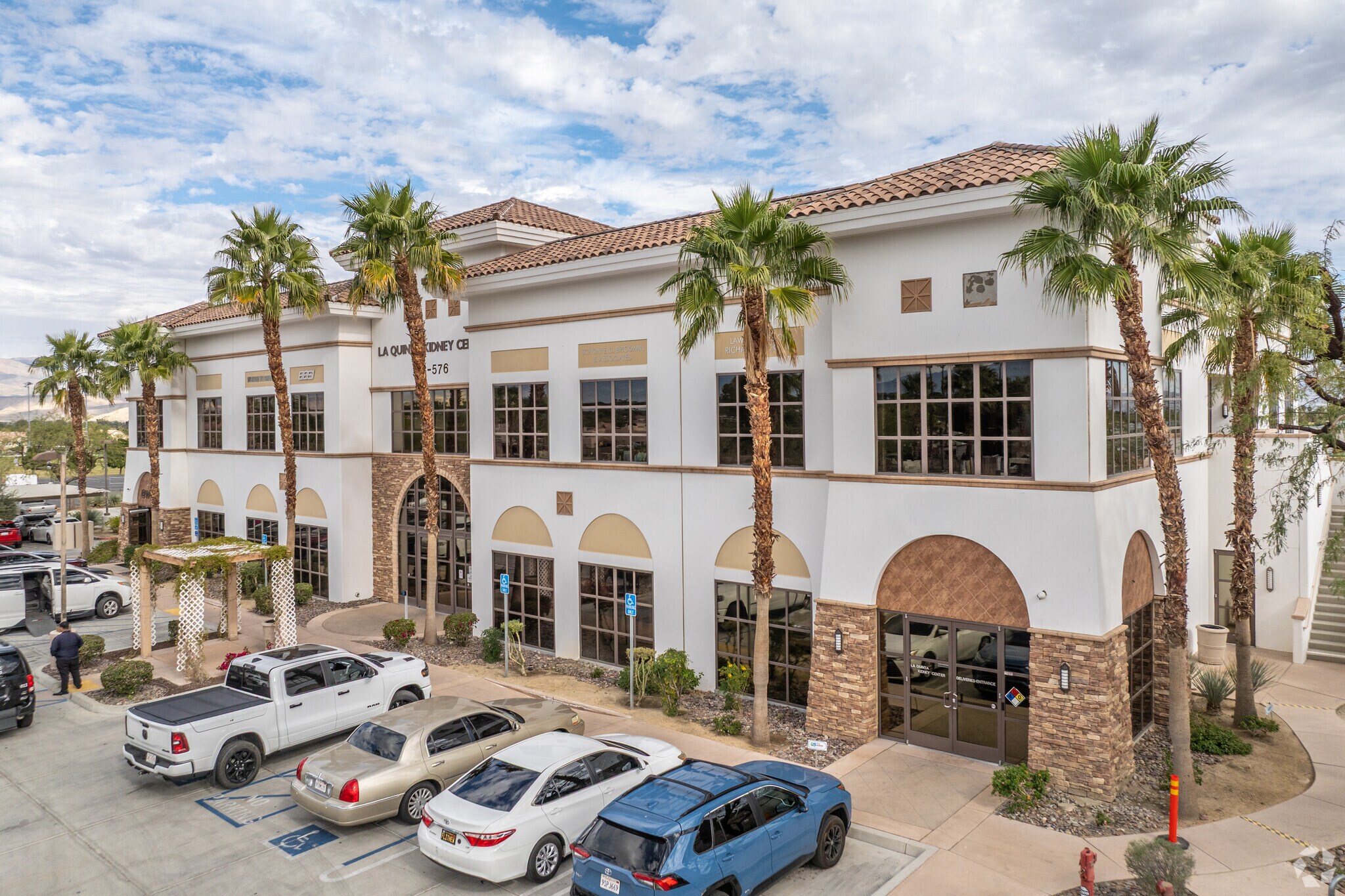 43576 Washington St, La Quinta, CA à louer Photo principale– Image 1 sur 7