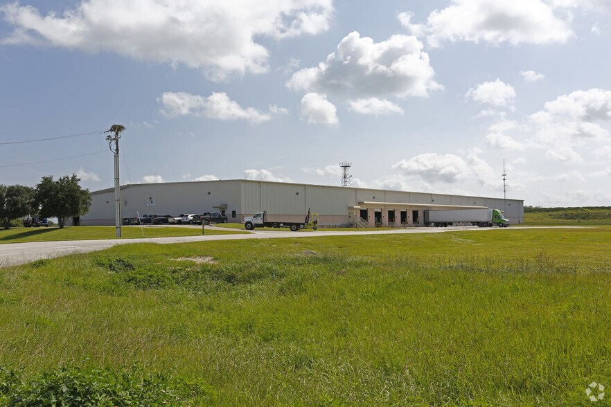 13037 Distribution Blvd, Lake Placid, FL à louer - Photo de l’immeuble – Image 1 sur 11