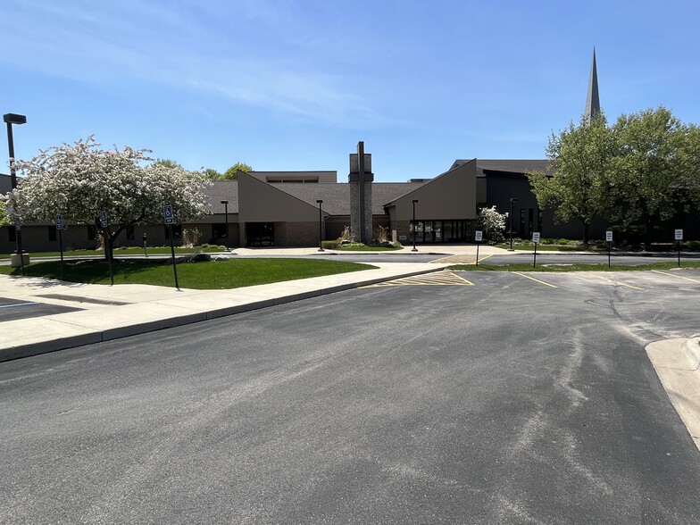 6595 Cascade Rd SE, Grand Rapids, MI à louer - Photo principale – Image 1 sur 11