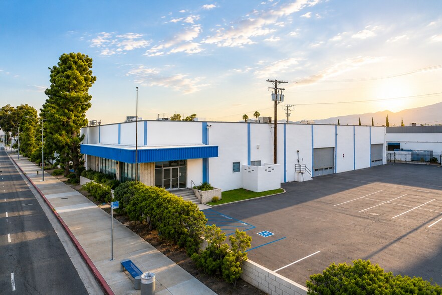 6909 E Washington Blvd, Montebello, CA à louer - Photo de l’immeuble – Image 2 sur 15