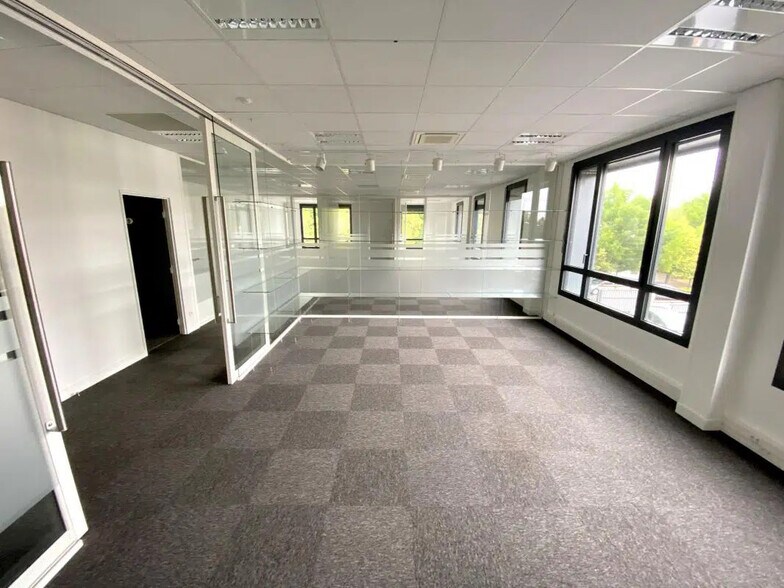 Bureau dans FOURQUEUX à louer - Photo de l’immeuble – Image 3 sur 13