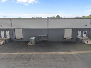 101 Creek Ridge Rd, Greensboro, NC à louer Photo de l’immeuble– Image 2 sur 3