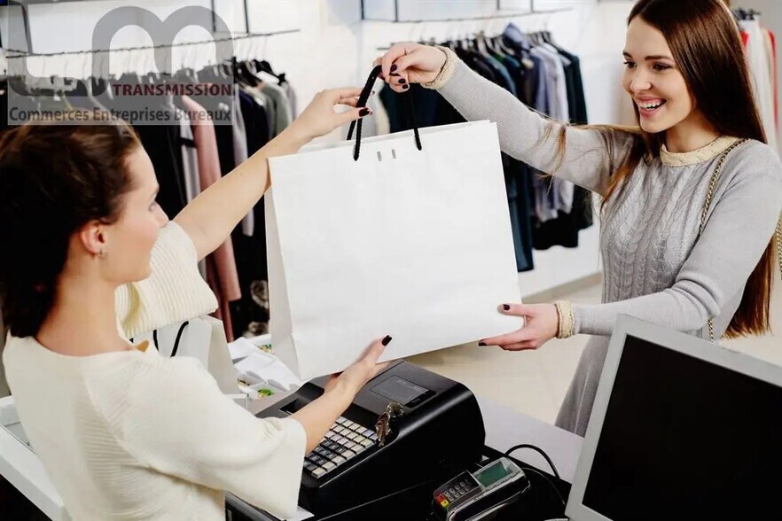 Local commercial dans Maisons-Alfort à louer - Photo de l’immeuble – Image 2 sur 4