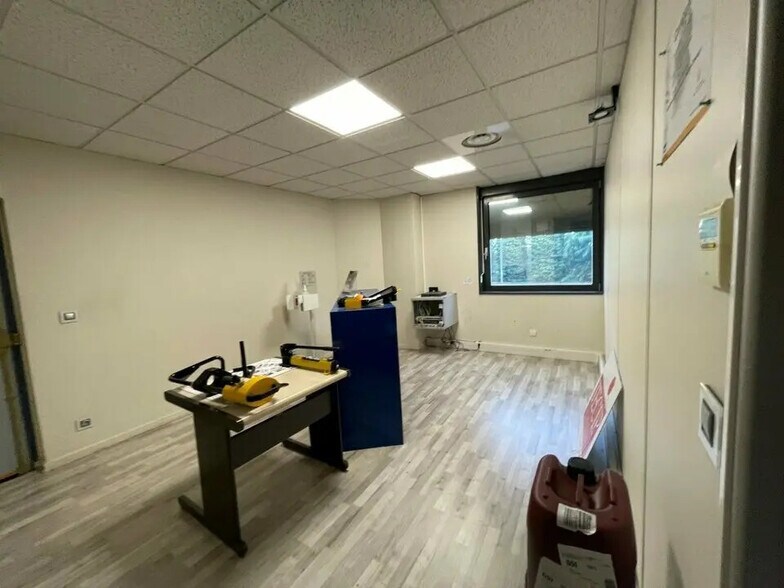 Local d’activités dans Saint-Quentin-Fallavier à louer - Photo de l’immeuble – Image 1 sur 12