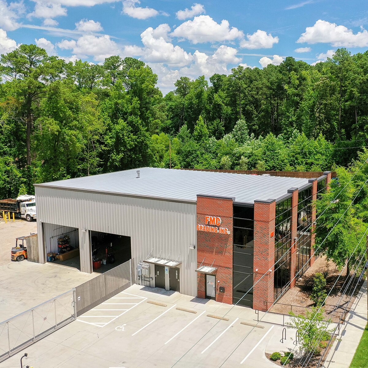 608 S Hoover Rd, Durham, NC à louer Photo principale– Image 1 sur 10