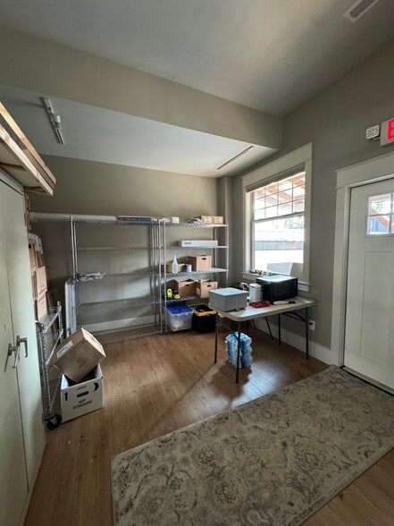 416 S King St, Hendersonville, NC à louer - Photo intérieure – Image 3 sur 8