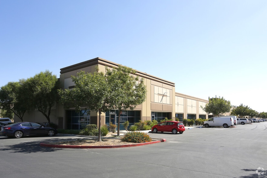 1654 Illinois Ave, Perris, CA à louer - Photo principale – Image 1 sur 5