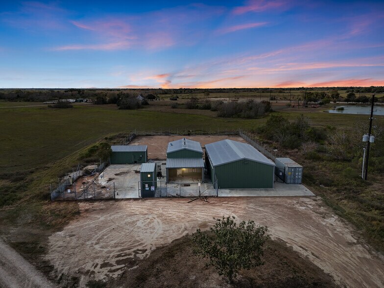 16640 Highway 36, Needville, TX à louer - Photo principale – Image 1 sur 28
