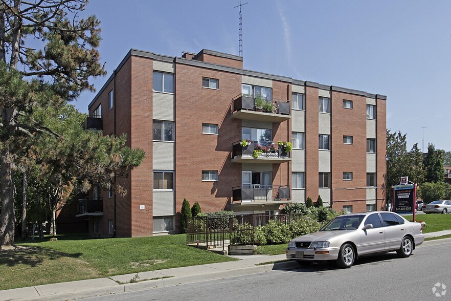 165 Colborne Ave, Richmond Hill, ON à vendre - Photo de l’immeuble – Image 2 sur 12