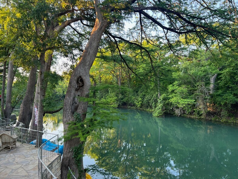 1684 Rocky Riv, Canyon Lake, TX à vendre - Photo de l’immeuble – Image 3 sur 26