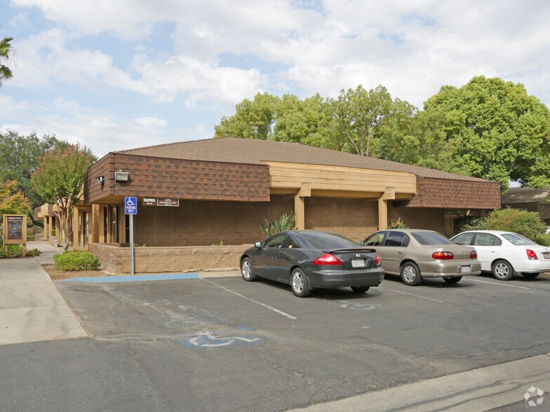 4420 N 1st St, Fresno, CA à louer - Photo de l’immeuble – Image 2 sur 7