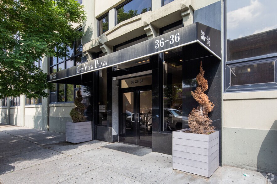 36-36 33rd St, Long Island City, NY à louer - Photo de l’immeuble – Image 3 sur 9